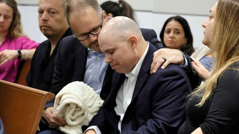 Os pais das v&iacute;timas de Parkland tornaram-se um grupo de apoio m&uacute;tuo