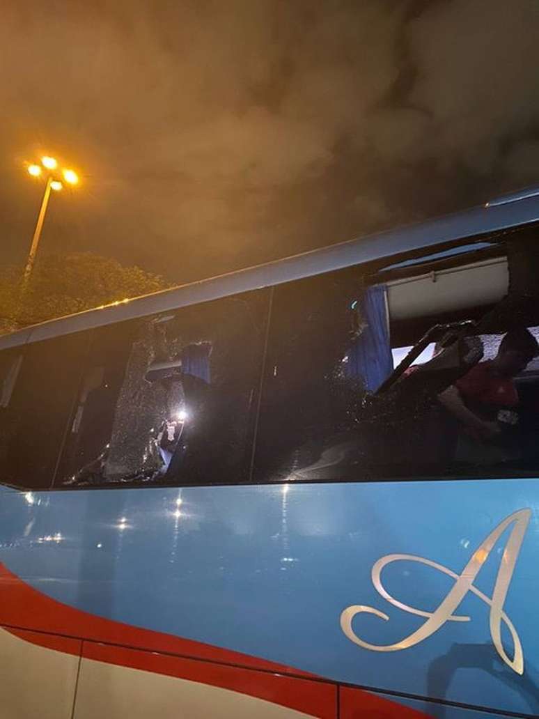 Ônibus de torcedores do Flamengo foi apedrejado nas imediações da Neo Química Arena.