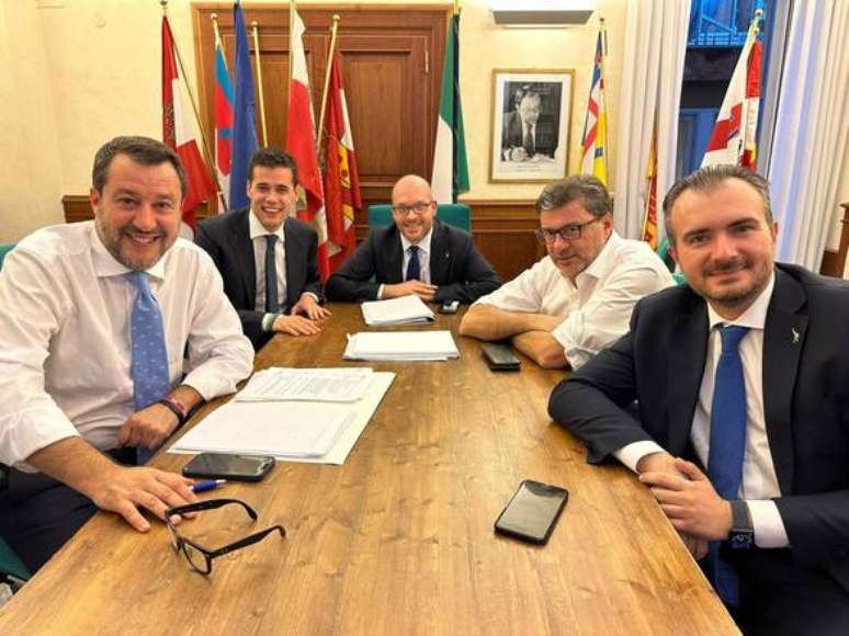 Salvini, Fontana, Molinari, Crippa e Giorgetti durante reunião