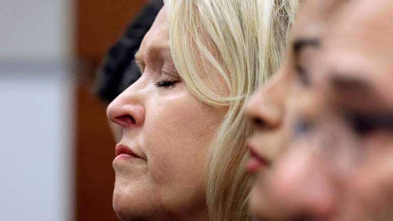 Os rostos dos familiares das v&iacute;timas mostraram sua dor quando o juiz leu as 17 acusa&ccedil;&otilde;es contra Cruz