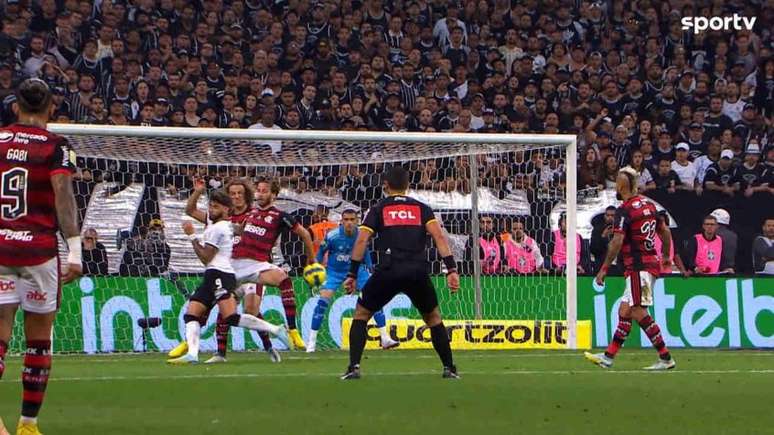 Polêmica inflamou o primeiro jogo da decisão da Copa do Brasil (Foto: Reprodução/SporTV)