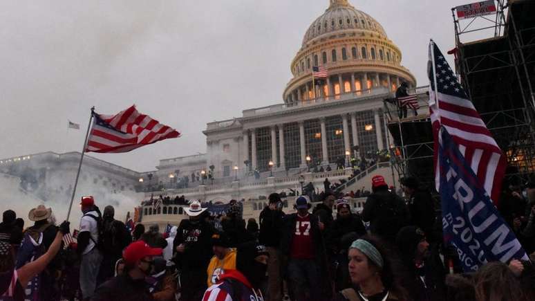 Apoiadores de Donald Trump invadiram Capitólio em 6 de janeiro de 2020