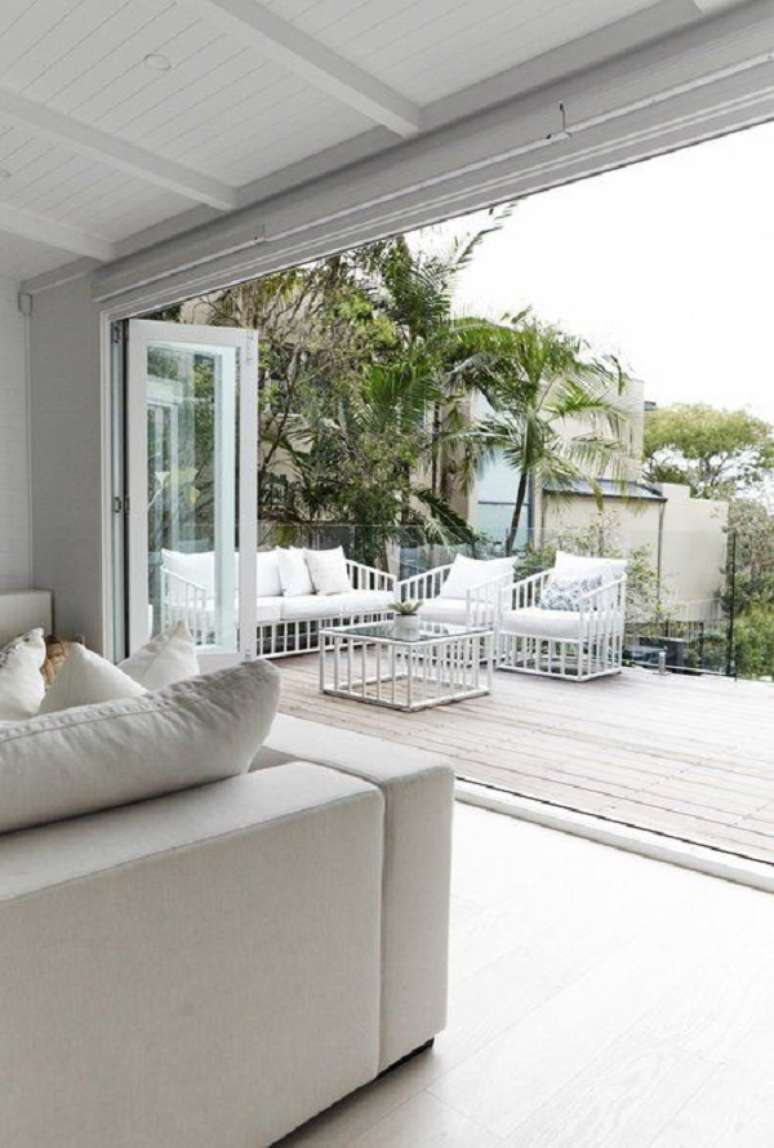 36. Porta camar&atilde;o de vidro para sala com varanda &ndash; Foto Delikatissen