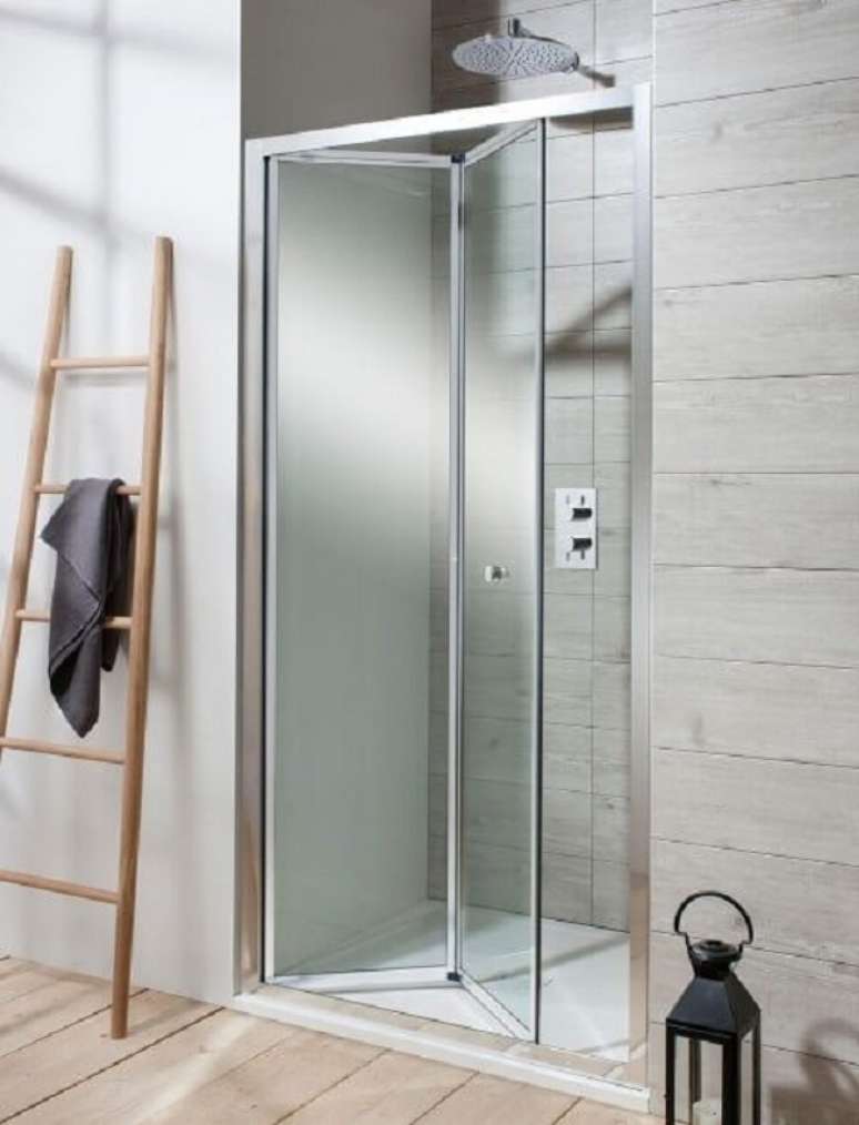 33. Porta camar&atilde;o de vidro para box de banheiro &ndash; Foto Revista VD