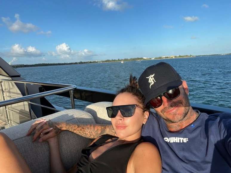 Victoria e David Beckham curtem passeio de barco (Reprodução/Instagram)