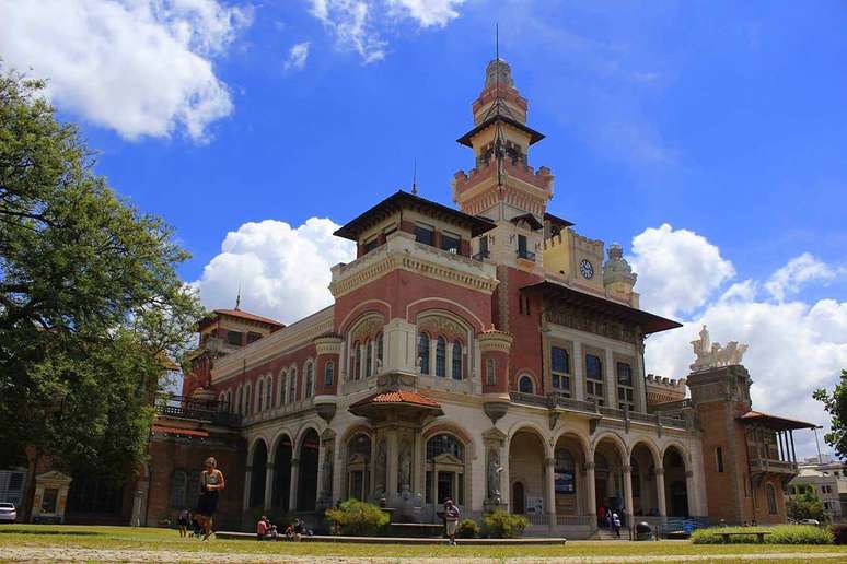 O Catavento fica no Palácio das Indústrias - edifício histórico de São Paulo.