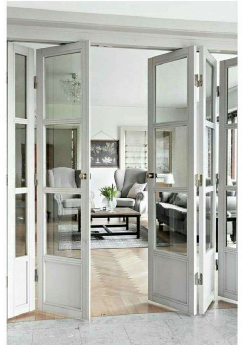 55. Sala integrada com porta camar&atilde;o de vidro &ndash; Foto Decoholic