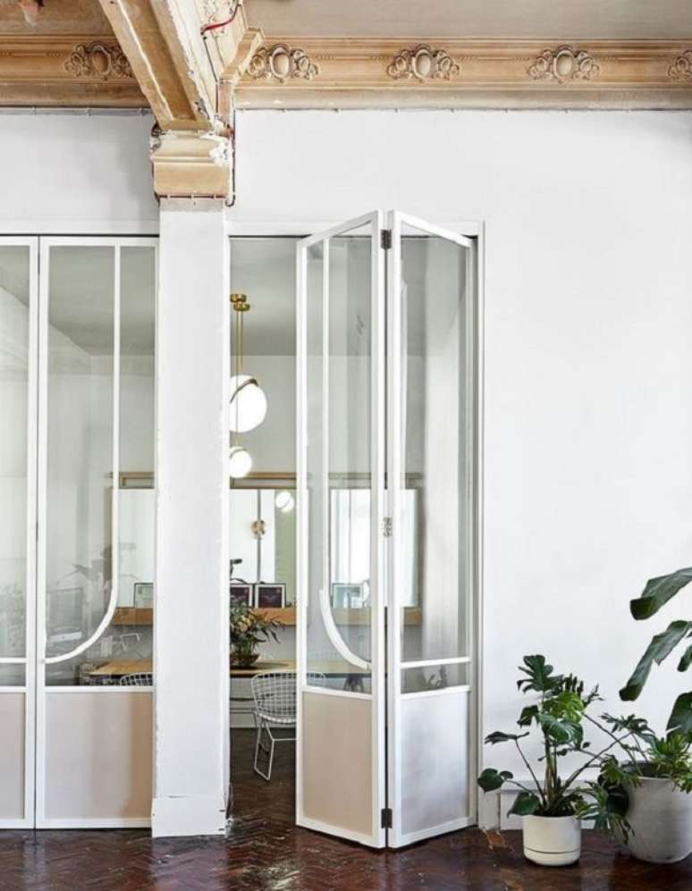 42. Porta camar&atilde;o de vidro para sala &ndash; Foto Anne Mattei