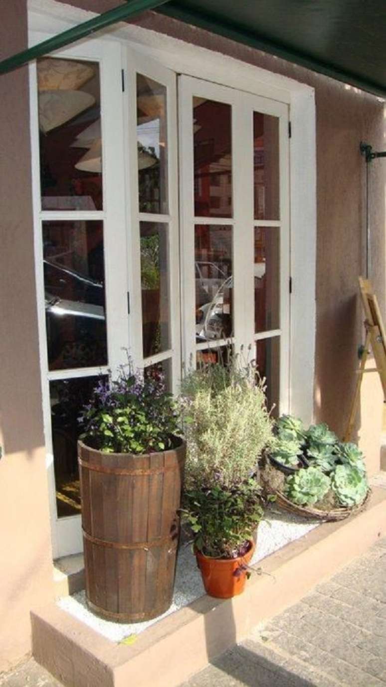 16. Porta camar&atilde;o de vidro da sala para varanda &ndash; Foto Rafael Guimaraes