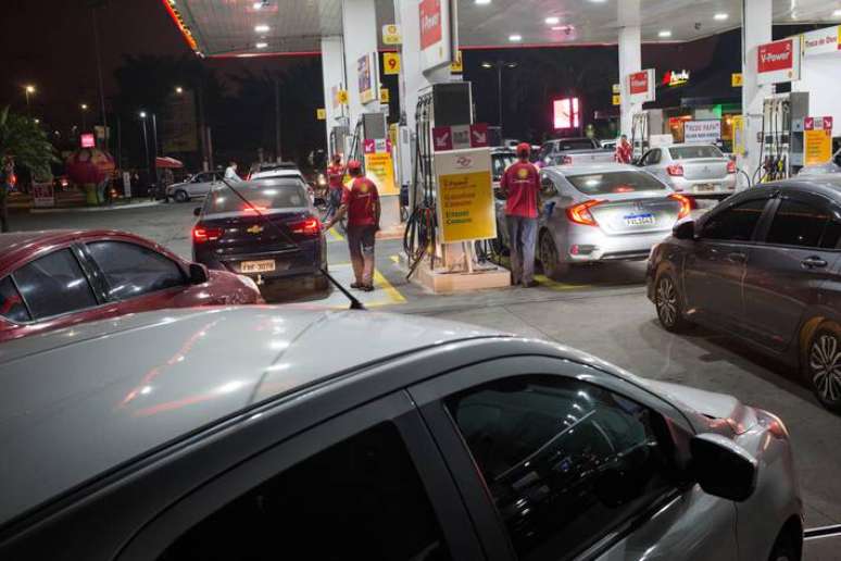 Gasolina recua 2,44% no começo de outubro, diz levantamento