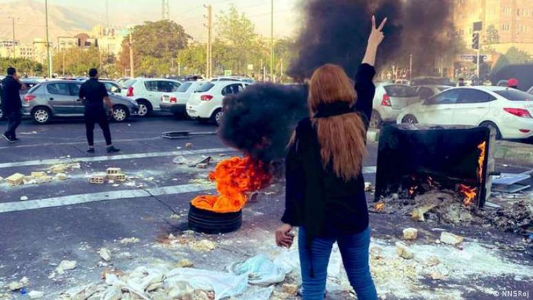 Jovens de hoje são mais corajosos e atacam com palavras e atos a ideologia do regime, dizem especialistas