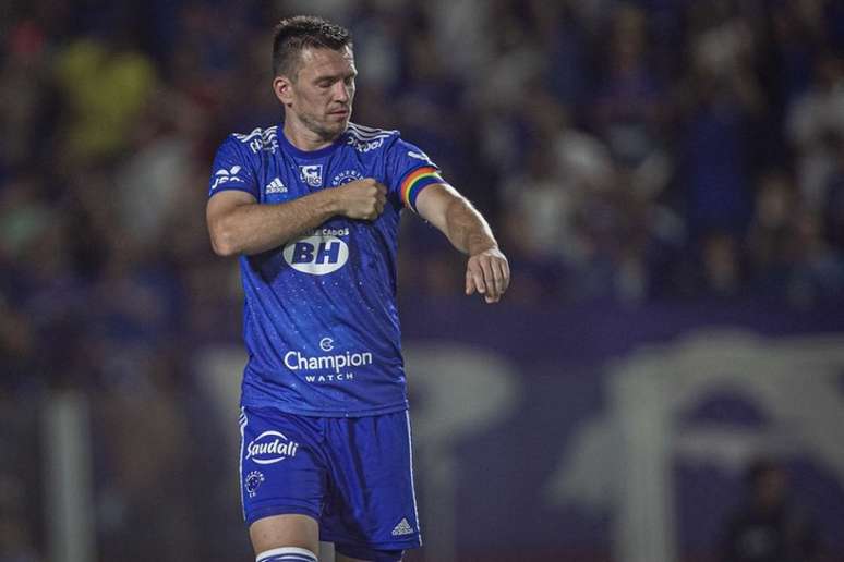 Zagueiro elogiou a campanha do time estrelado, que foi campeão com seis rodadas de antecedência na Série B - (Foto: Divulgação/Flickr Cruzeiro)