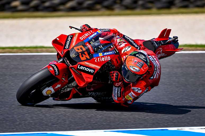 Francesco Bagnaia vai largar na frente dos rivais pelo título 