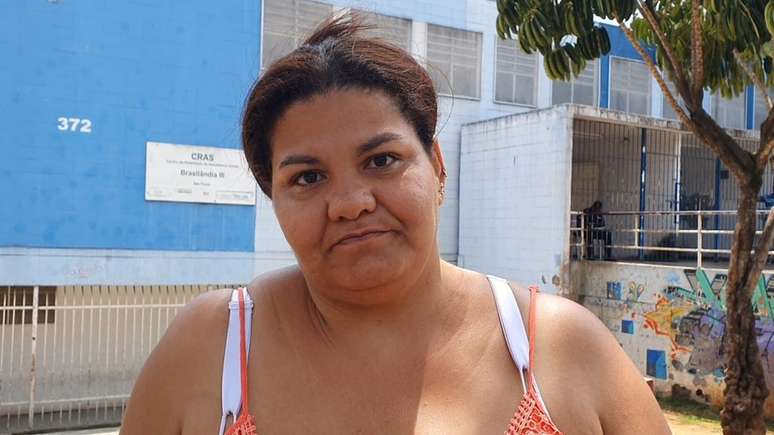 Joana d'Arc Ferreira da Cruz cuida sozinha dos tr&ecirc;s filhos e tem o Aux&iacute;lio Brasil como principal renda