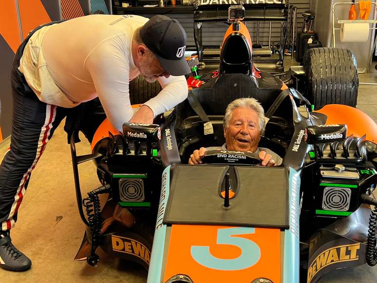 Mario Andretti vai guiar o MP4-28, de 2013, em Laguna Seca 