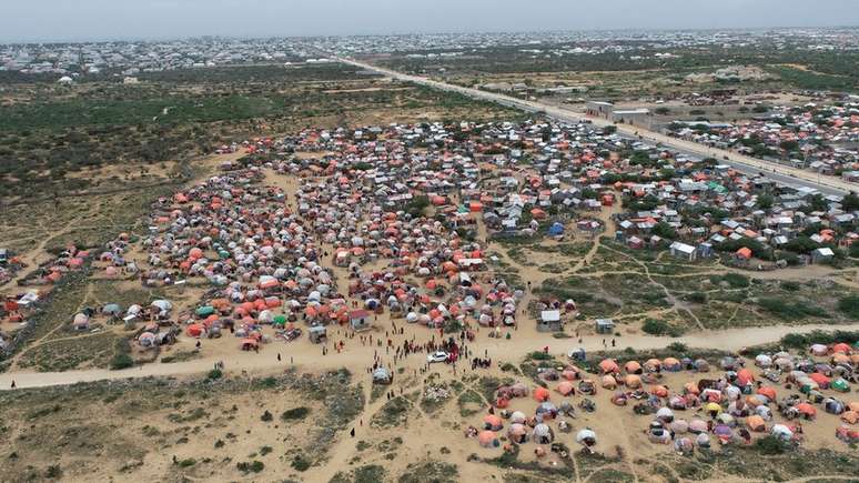 Mais de 1 milhão de pessoas foram forçadas a deixar suas casas por causa da seca na Somália