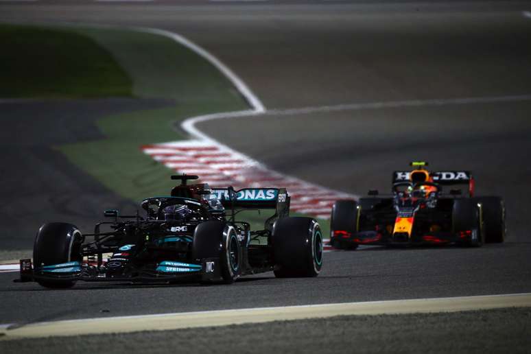 Mercedes e Red Bull travaram intenso duelo na F1 em 2021 