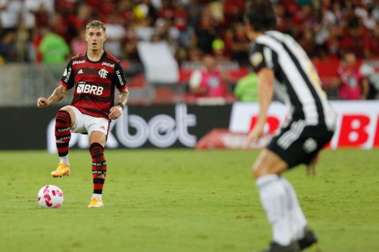 Uruguaio fez a diferença em partida segura no Maracanã (Foto: Gilvan de Souza/Flamengo)