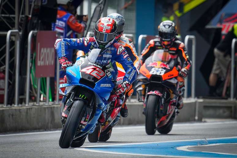 Aleix Espargaró passa Bagnaia na última volta e vence etapa da Moto GP