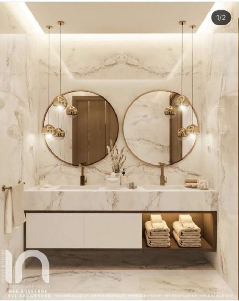12. Banheiro luxuoso com pia de m&aacute;rmore e detalhes em dourado &ndash; Foto Atendente Vision