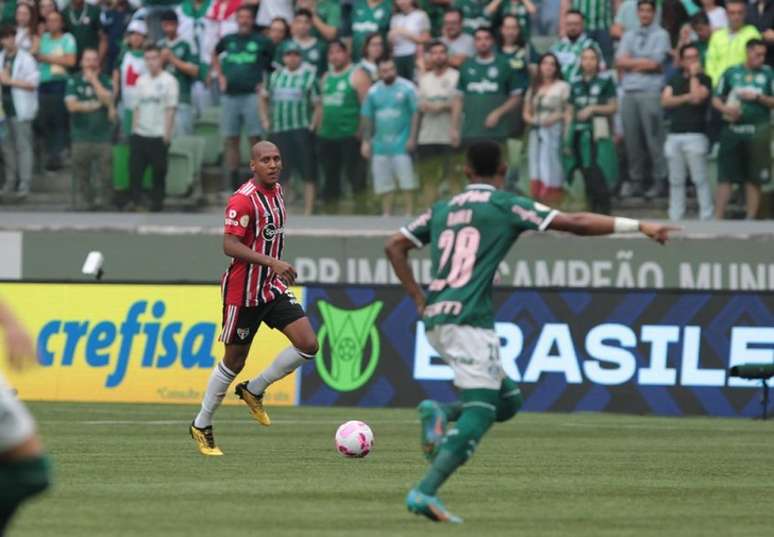 Com 'últimos zagueiros' disponíveis no São Paulo, Rogério Ceni