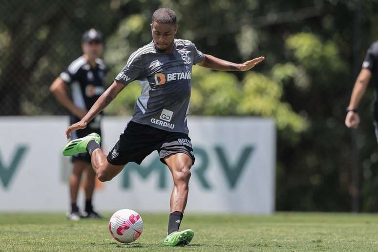 Keno teve uma entorse no joelho na partida contra o Flamengo (Foto: Pedro Souza/Atlético-MG)