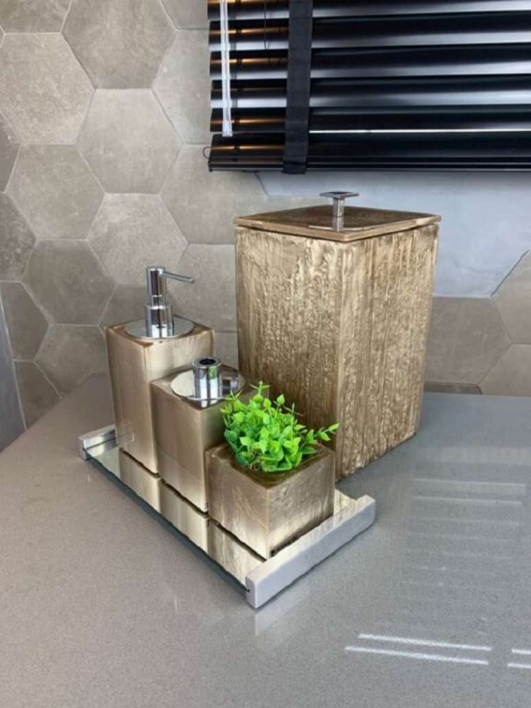 18. Projeto de banheiro com itens de higiene &ndash; Foto Resimetal