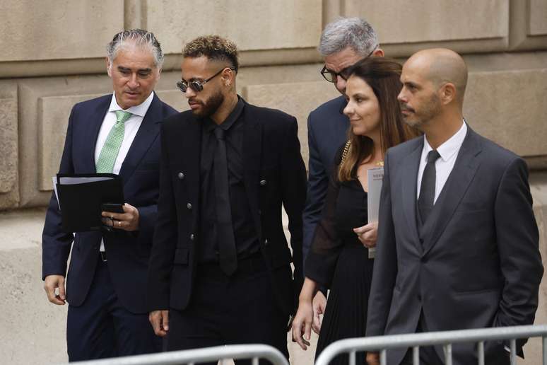 Neymar chega ao tribunal para ser julgado por acusações de fraude e corrupção sobre a transferência para o FC Barcelona do Santos em 2013