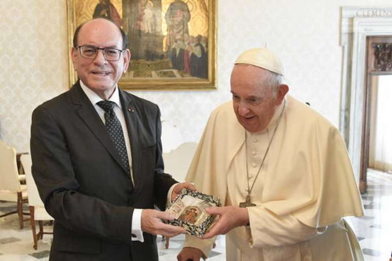 Papa Francisco com o ministro das Relações Exteriores do Peru, César Landa