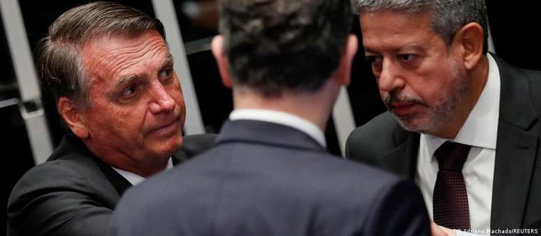Arthur Lira concede aposentadoria a Bolsonaro por tempo de trabalho na Câmara dos Deputados