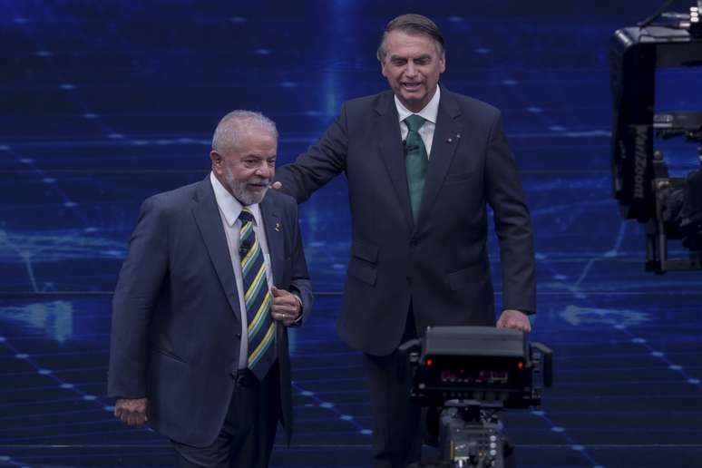 Lula e Bolsonaro durante debate na Band