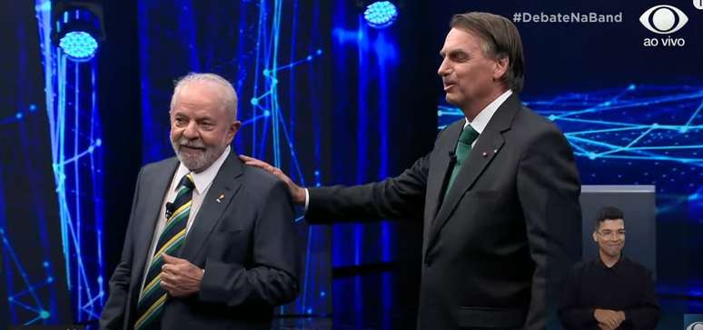 Jair Bolsonaro surpreendeu Lula com contato físico no debate