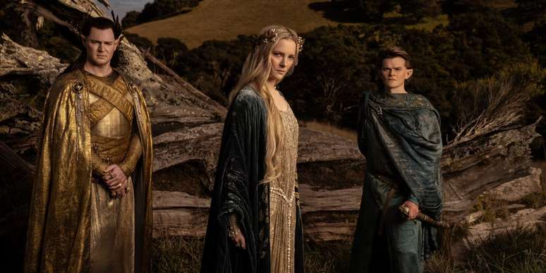 Gil Galad, Galadriel e Elrond foram os primeiros portadores dos Anéis