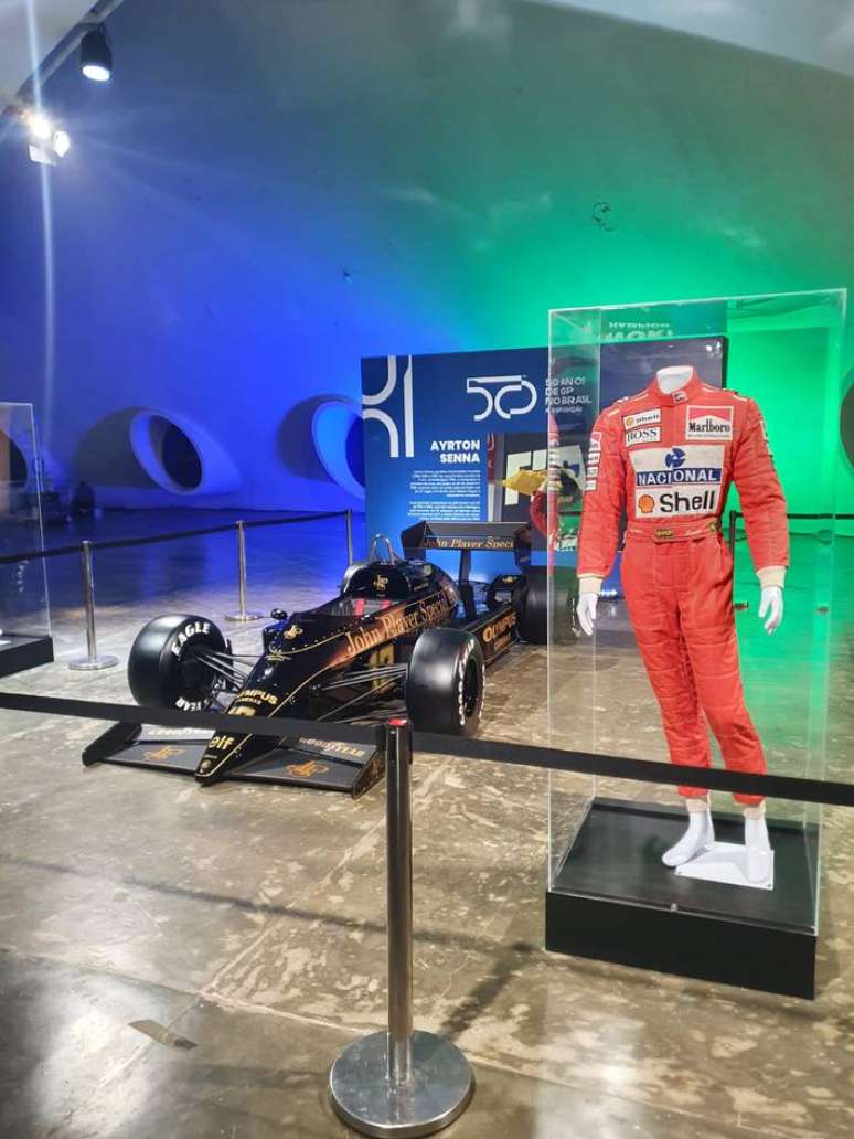 Exposição tem espaço dedicado a Ayrton Senna.