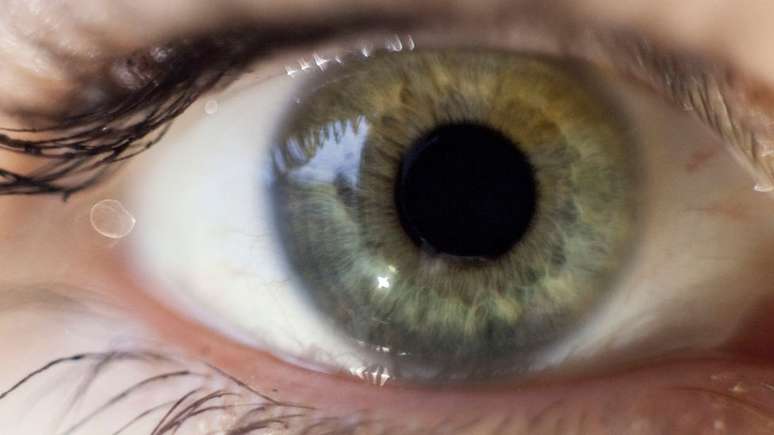 Mudanças nos olhos causam fascinação, mas devem ser acompanhadas