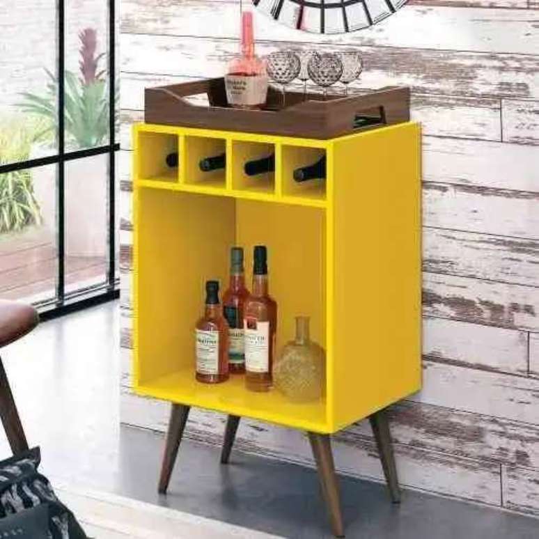 10. Barzinho retr&ocirc; amarelo com bandeja. Fonte: Anap&iacute; Tapetes