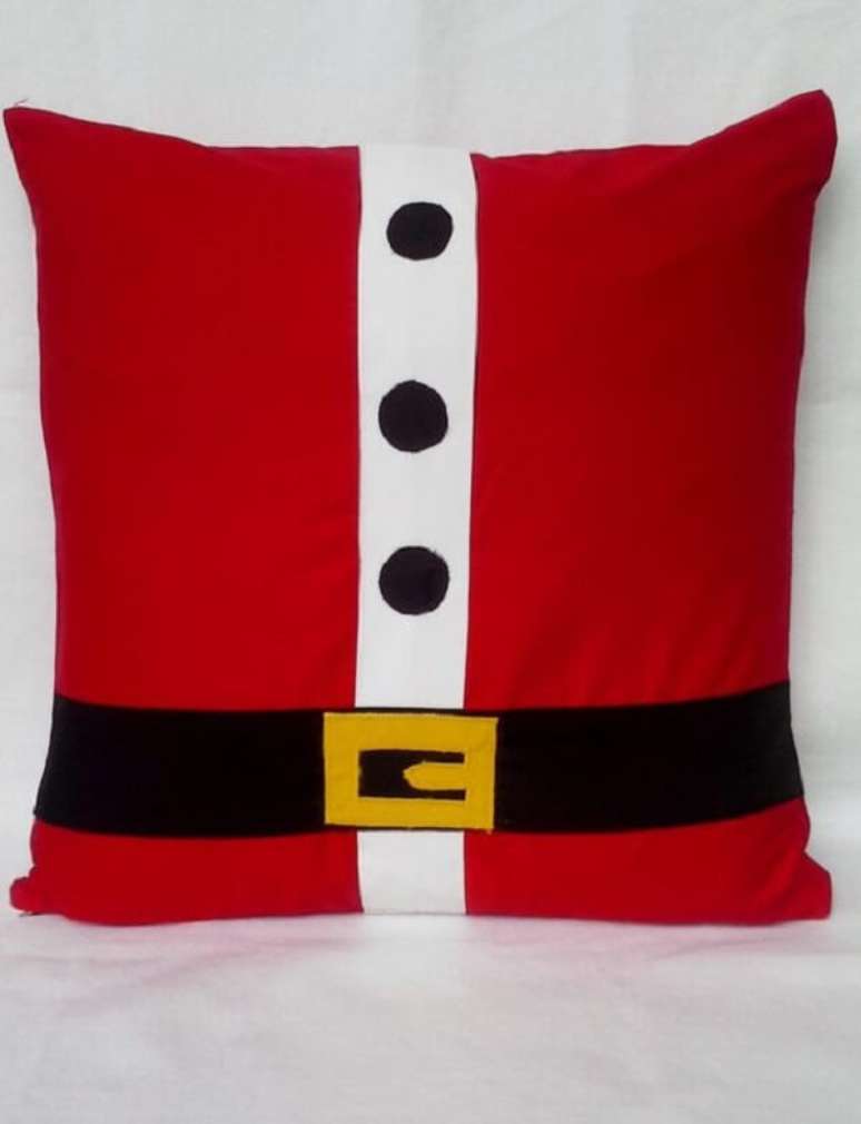 77. Almofadas de natal simples que marcam a decora&ccedil;&atilde;o. Fonte &ndash; ConstruindoDecor