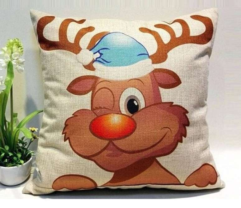 72. Invista em almofadas de Natal feitas com tecido de juta. Fonte: Shopee
