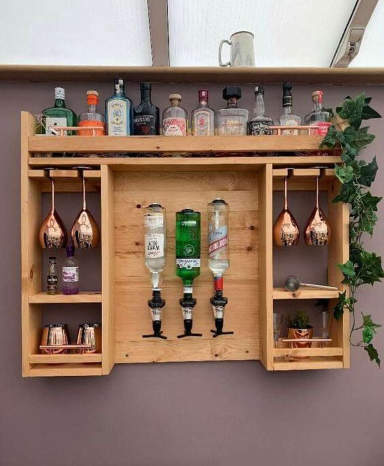 77. Barzinho para sala fixado na parede. Fonte: Etsy