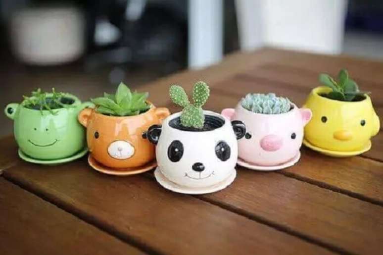 11. Vasos divertidos com cactos pequenos. Fonte &ndash; Top Dreamer