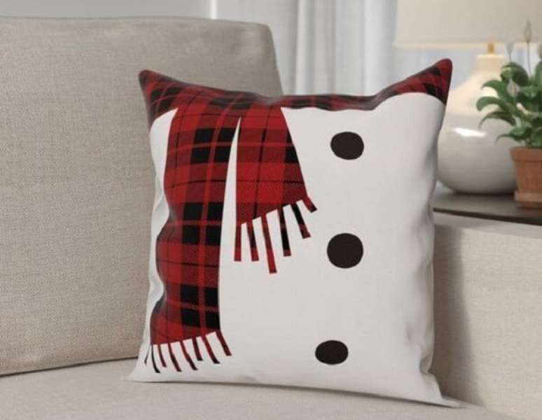 24. Almofadas de Natal simula o cachecol de um boneco de neve. Fonte: Kamal Sohi
