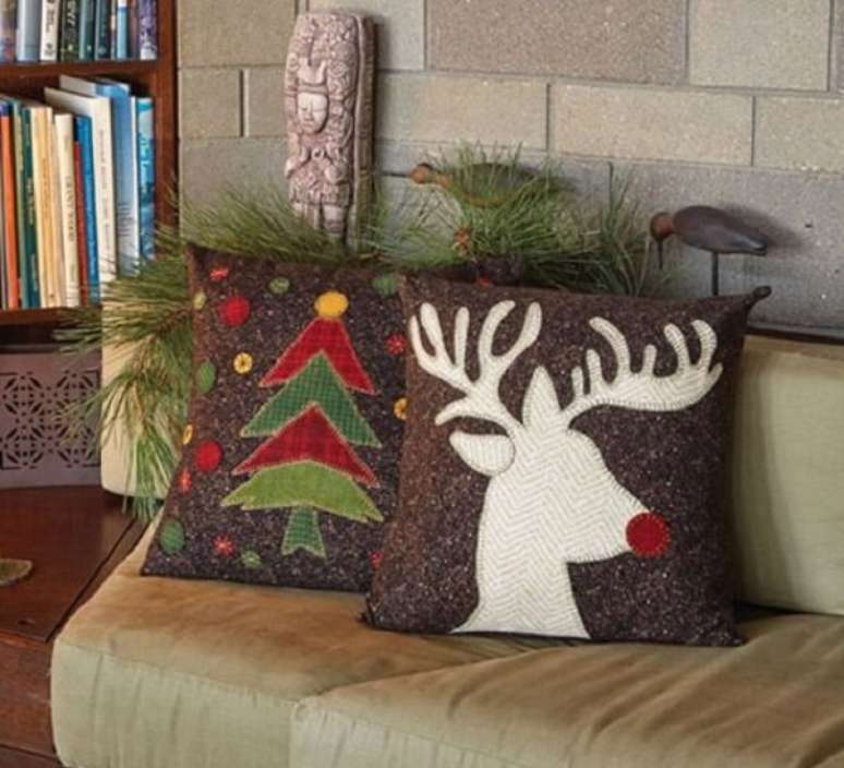 16. Almofada de Natal com estampas mescladas. Fonte: Decoratorist