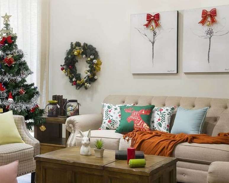 74. Conjuntos de almofadas de Natal estampadas. Fonte: Decoratorist