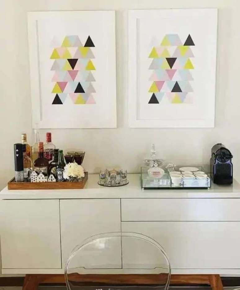 85. Barzinho para sala e cantinho do caf&eacute; completam a decora&ccedil;&atilde;o. Fonte: Rotina Com Afeto