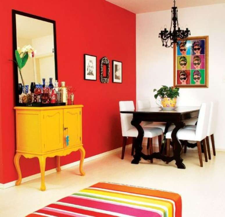 31. Barzinho para sala grande com poltronas. Fonte: Lugar Certo