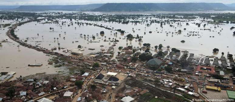 Paisagem alagada na Nigéria: África Subsaariana é desproporcionalmente afetada pelas mudanças climáticas