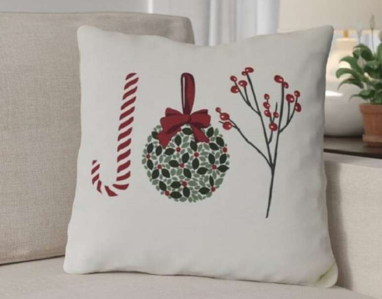 27. Almofadas de Natal simples se harmoniza facilmente na decora&ccedil;&atilde;o. Fonte: Shopee