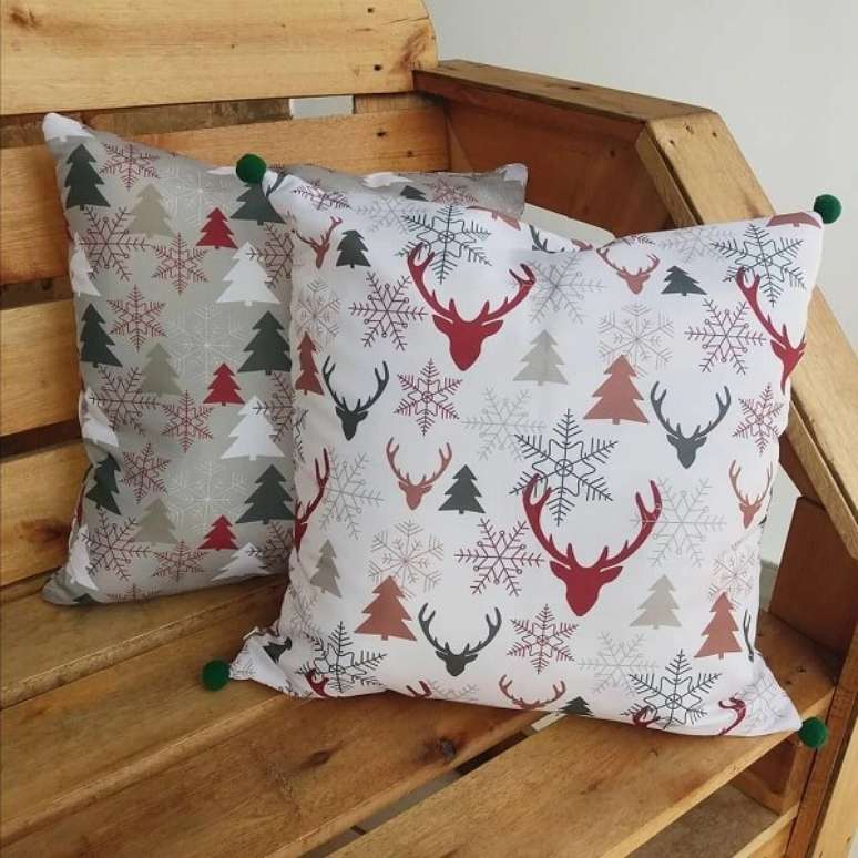 79. Almofadas de natal com estampas que encantam. Fonte: Inara Dellavecchia