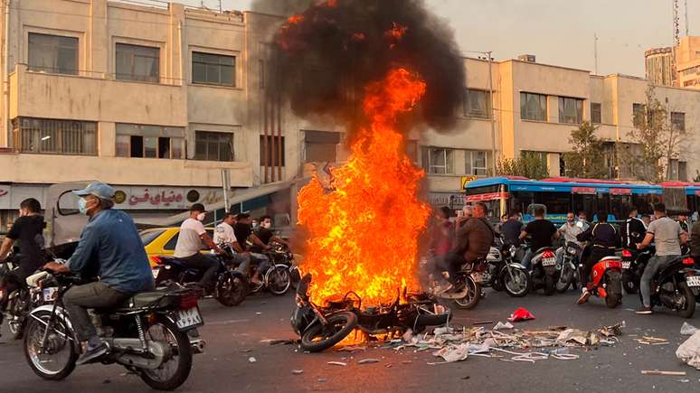 Os protestos avançaram por diversas regiões do Irã