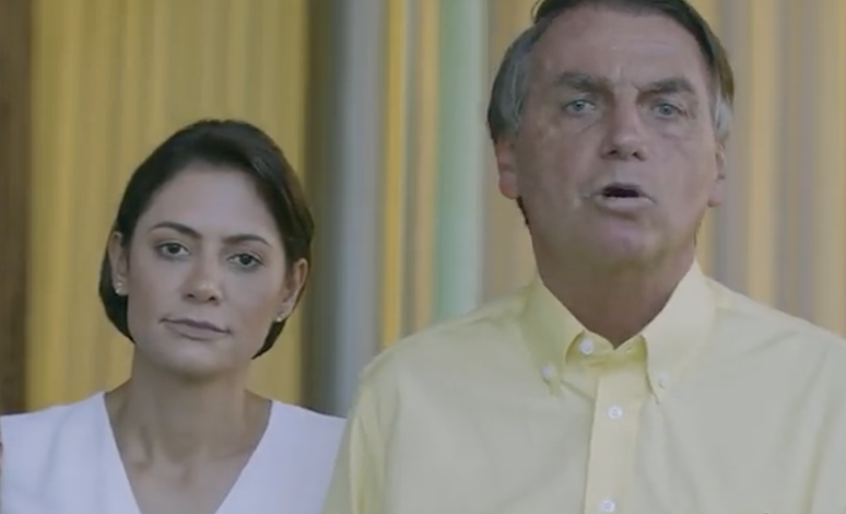 'Pintou um clima': Bolsonaro pede desculpas a meninas venezuelanas em vídeo com Michelle